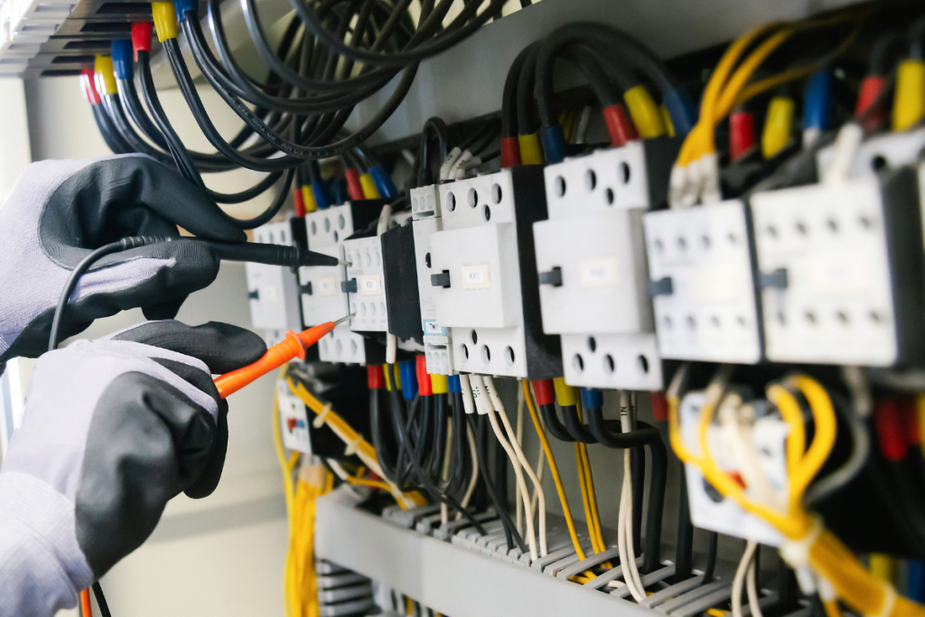 SERVIÇOS COM ELETRICIDADE